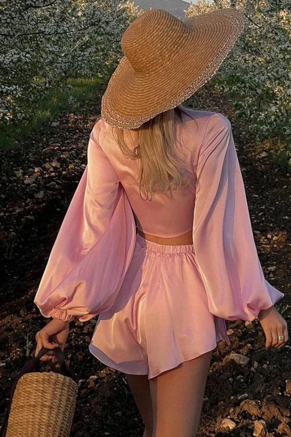 Front Tie Low Cut Full Sleeve Crop Top Flow Shorts Two Pieces Set